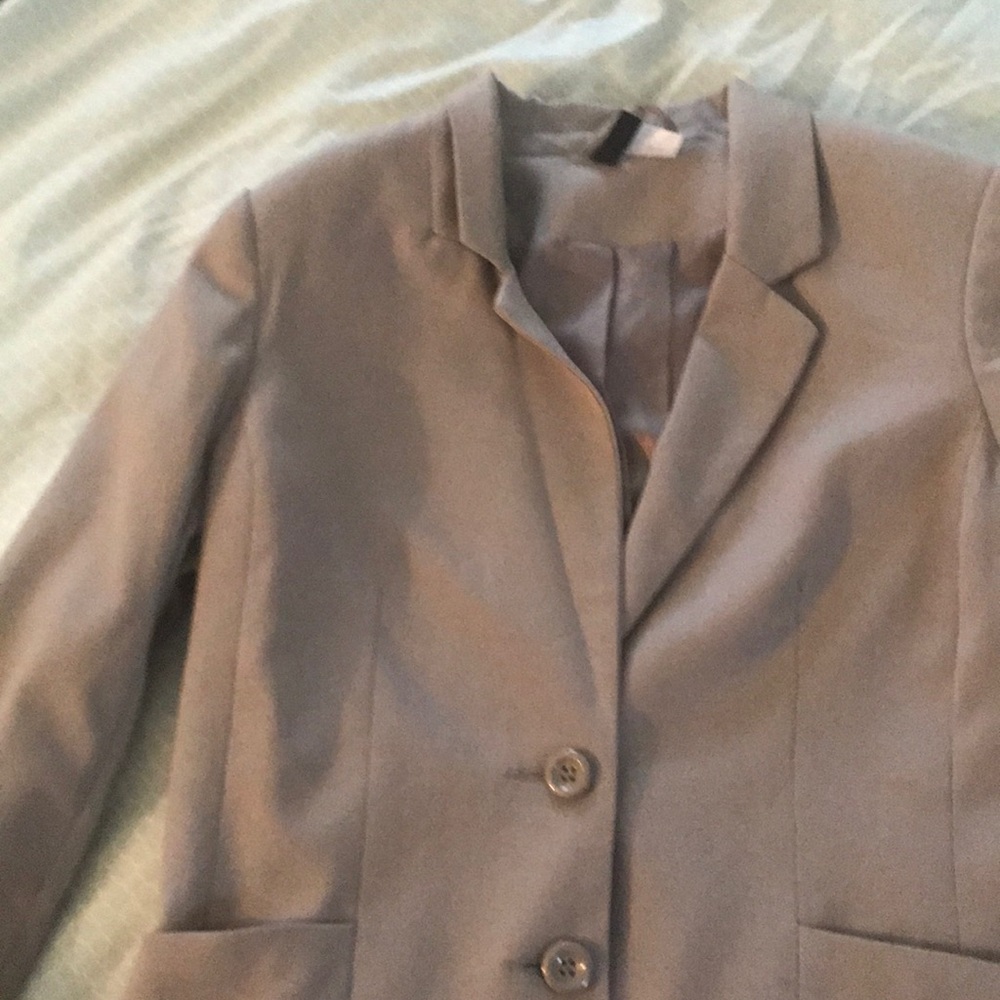 Blazer - Picture 2 of 4